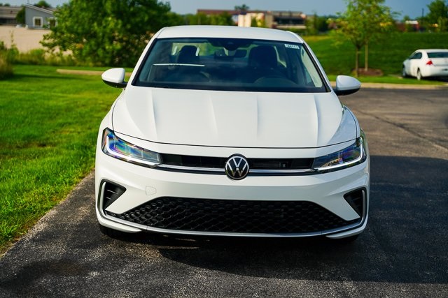 2025 Volkswagen Jetta 1.5T SE photo 4