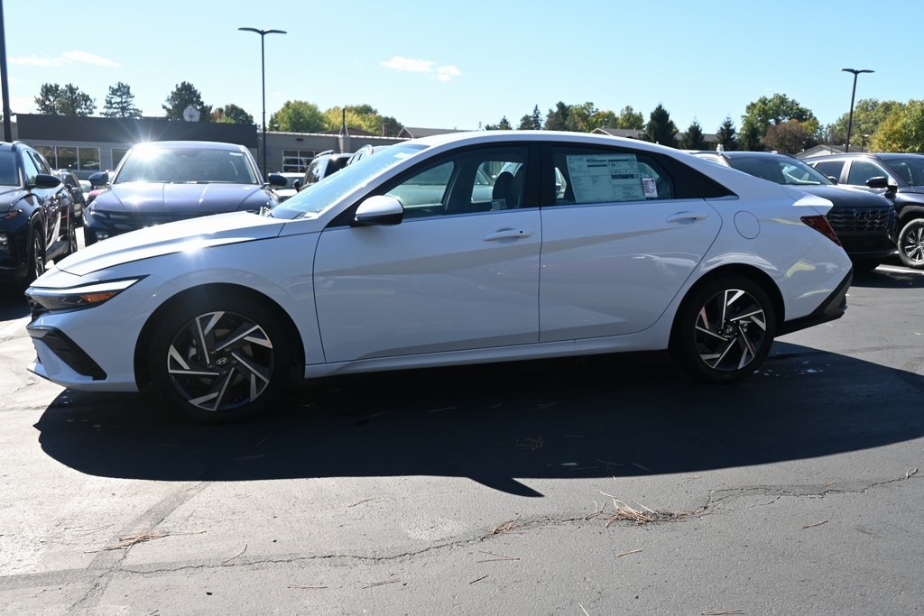 2025 Hyundai Elantra SEL Convenience photo 3