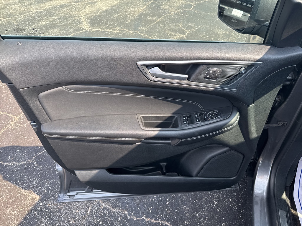 2024 Ford Edge Titanium photo 21