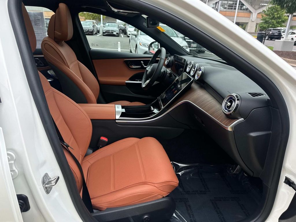 2025 Mercedes Benz C 300 4MATIC photo 17