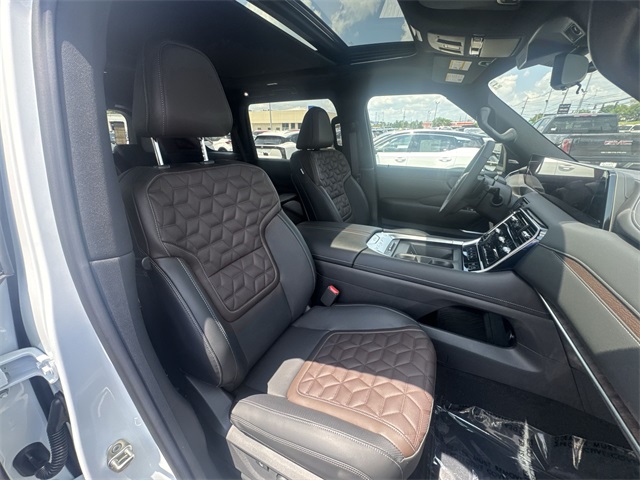 2025 Nissan Armada Platinum Reserve photo 20