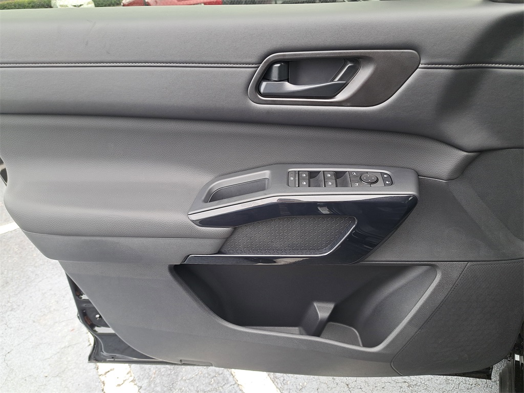 2025 Nissan Pathfinder SV photo 20