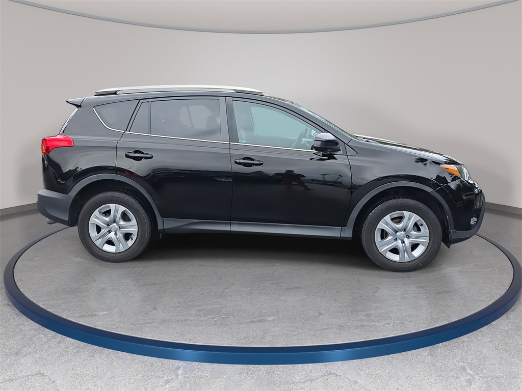 2013 Toyota RAV4 LE photo 4