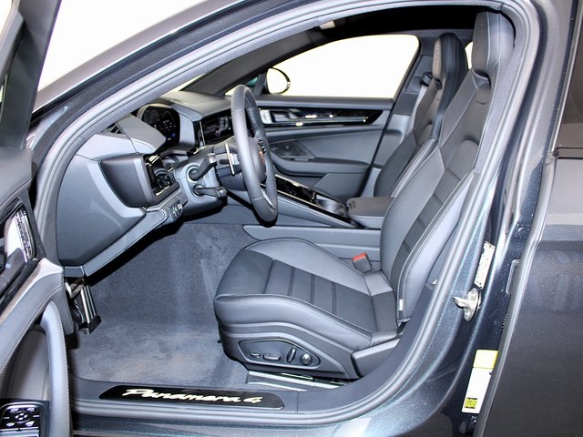 2025 Porsche Panamera 4 photo 5