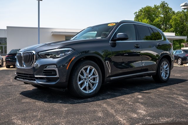 Used 2019 Arctic Grey Metallic BMW xDrive40i image 1
