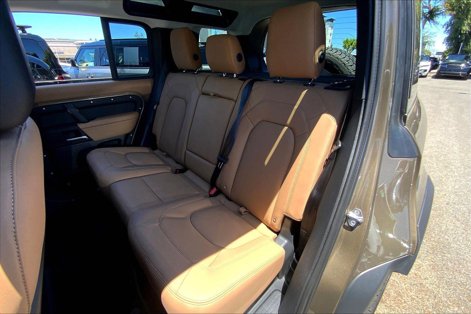 2025 Land Rover Defender 110 S photo 10