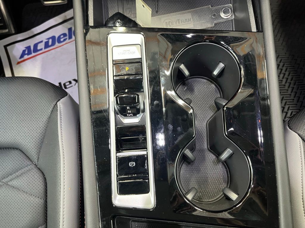2025 Volkswagen Atlas Peak Edition SE photo 13