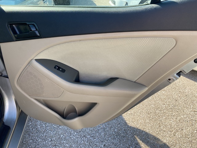 2011 Kia Optima LX photo 22