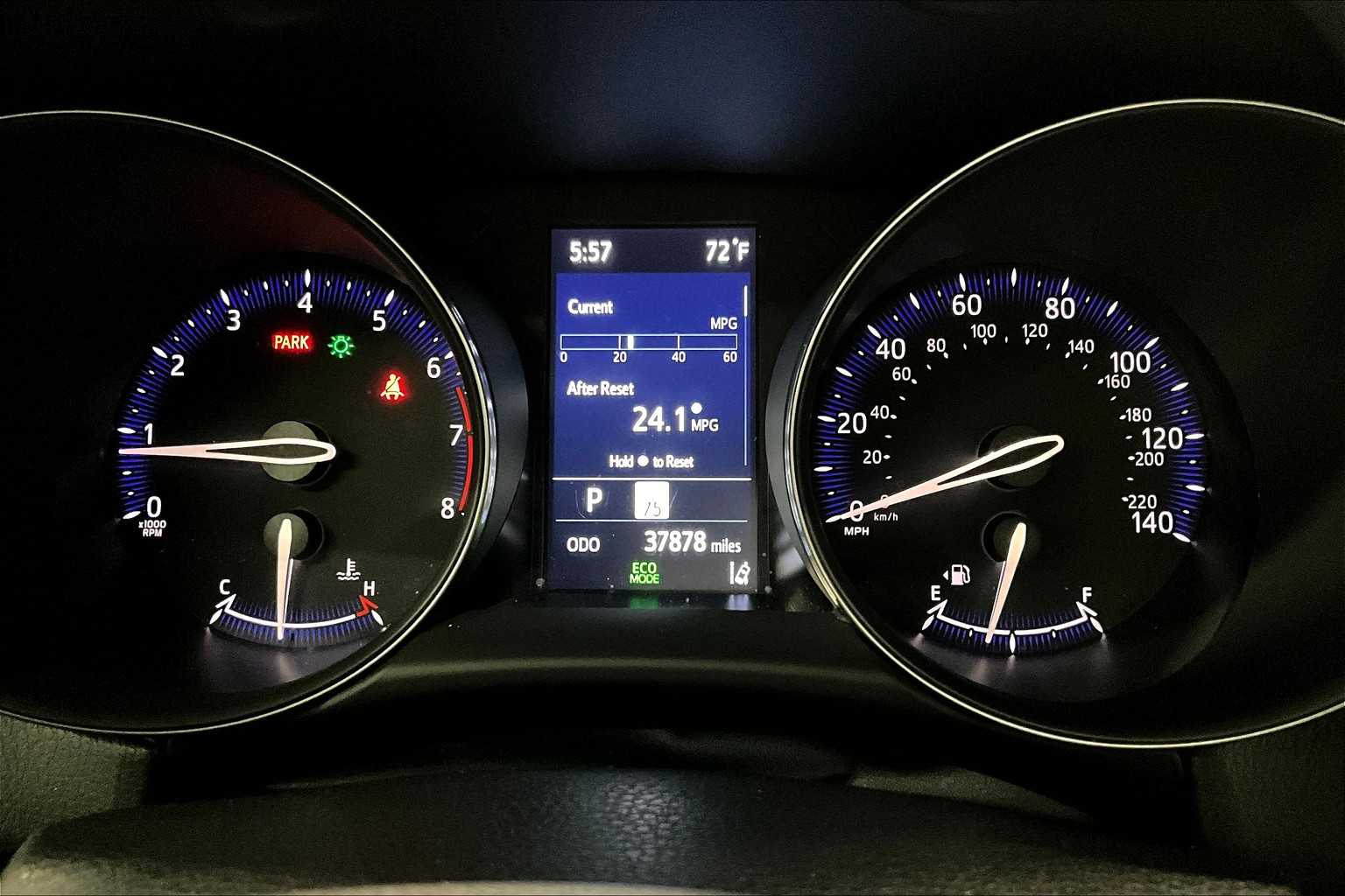 2022 Toyota C-HR XLE photo 25