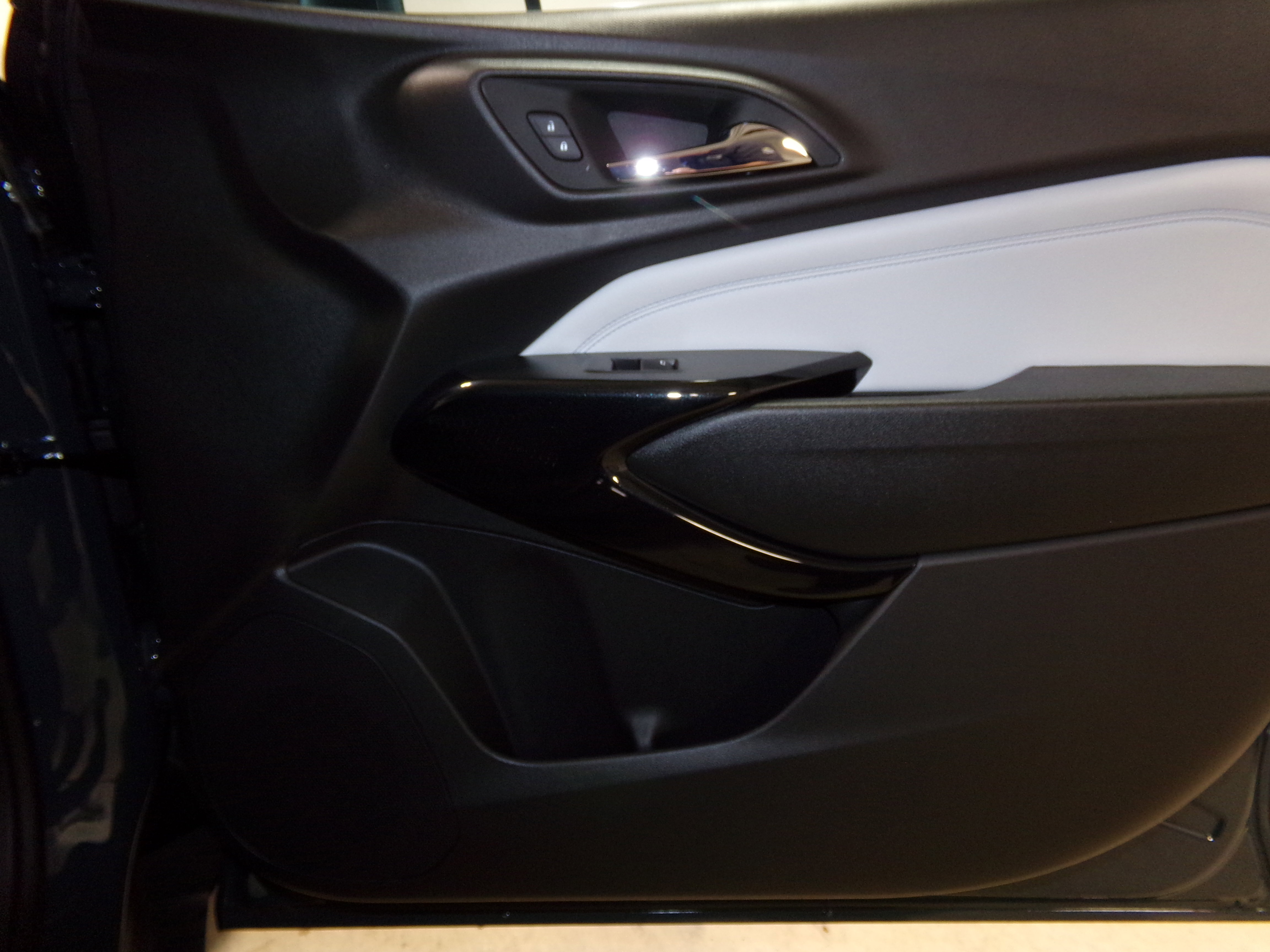 2025 Chevrolet Trax LT photo 7