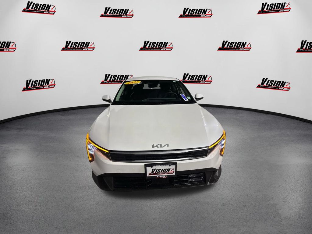 2025 Kia K4 LXS photo 2