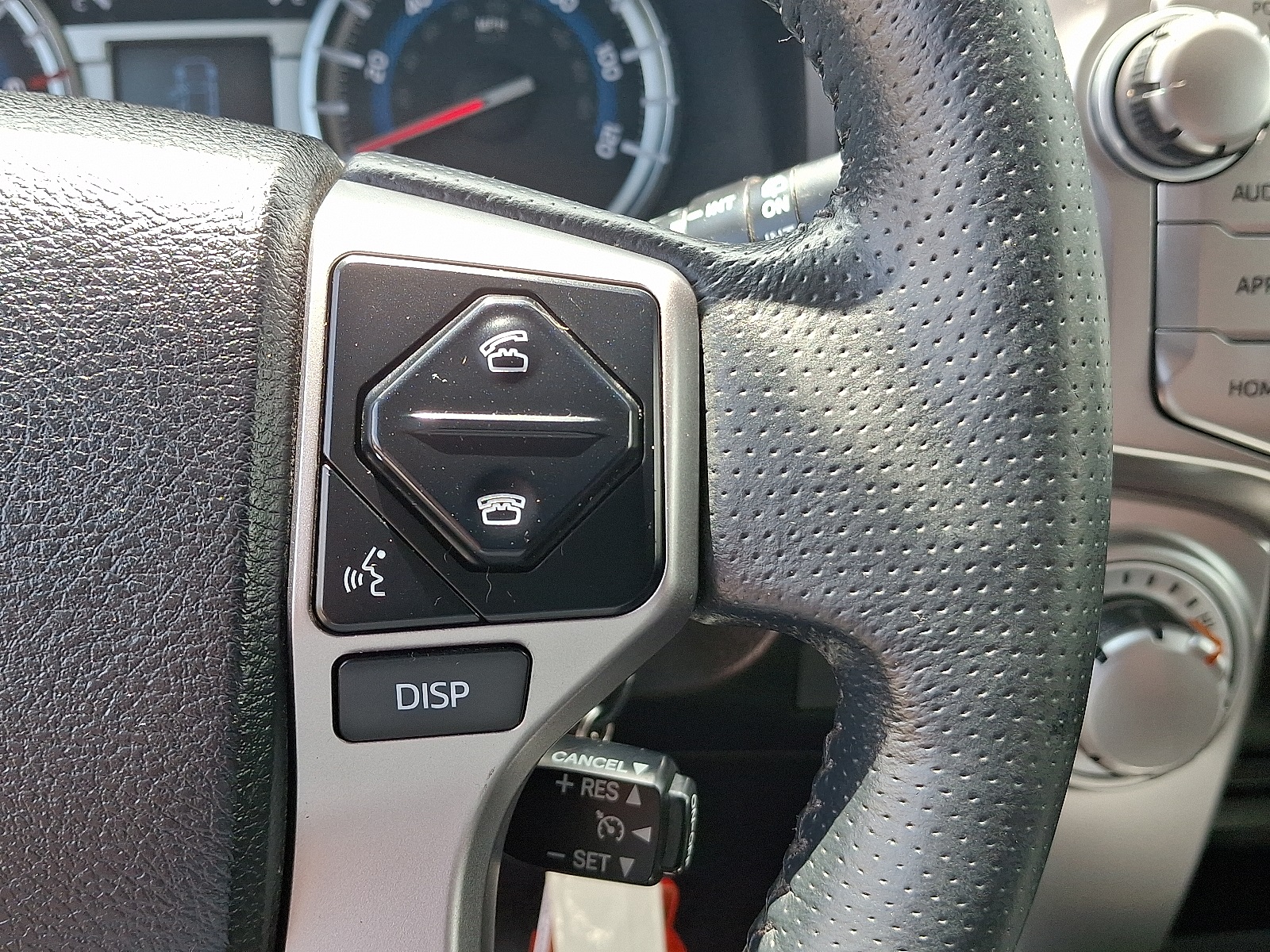 2018 Toyota 4Runner SR5 photo 18