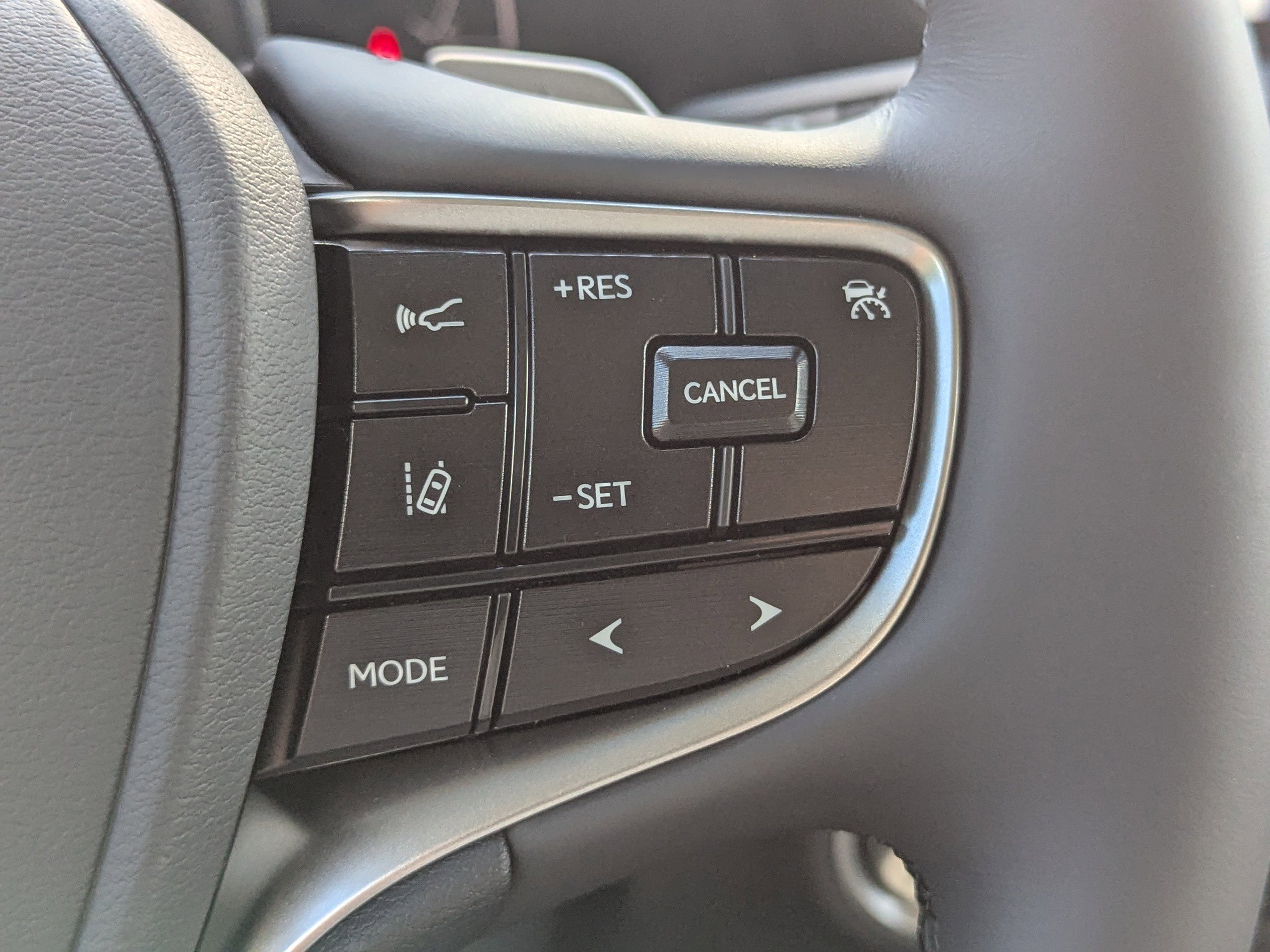 2025 Lexus ES 300h photo 33
