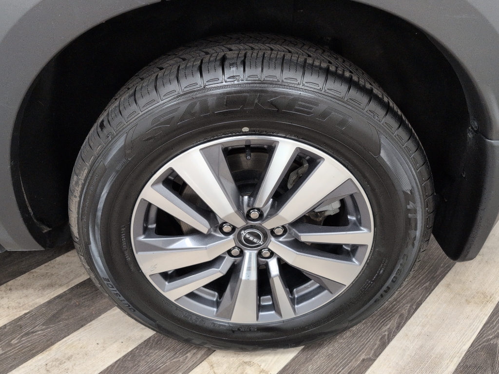 2023 Nissan Pathfinder SL photo 17