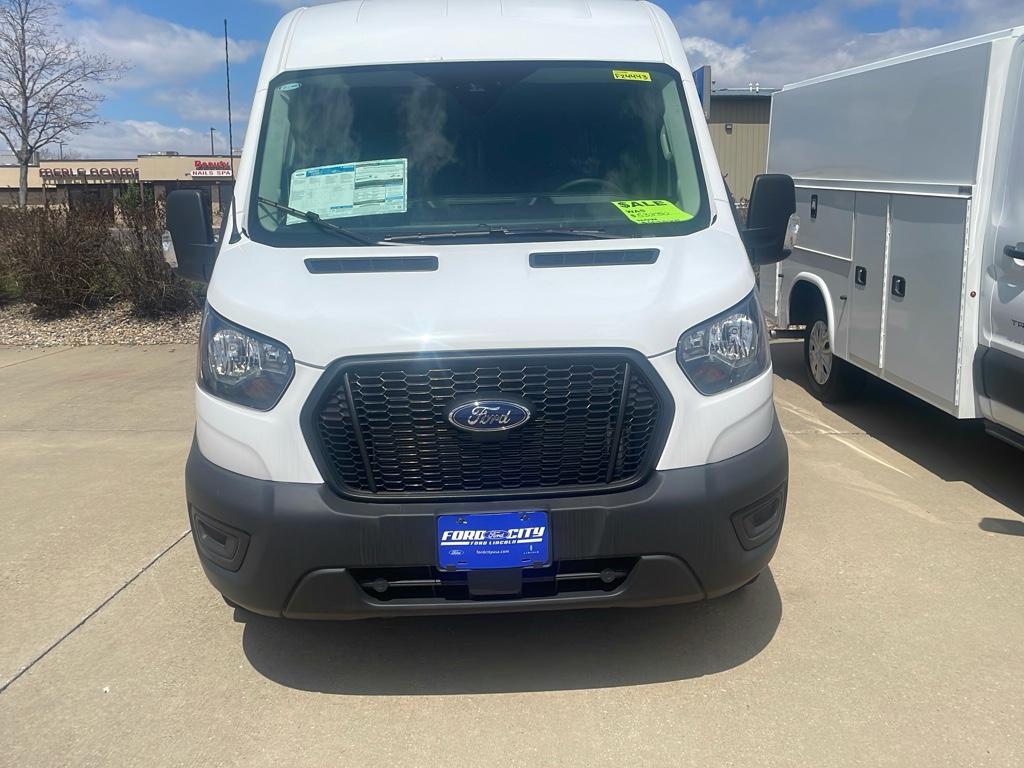 2024 Ford Transit Cutaway photo 4