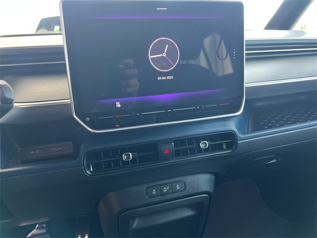 2025 Volkswagen ID. Buzz Pro S photo 16