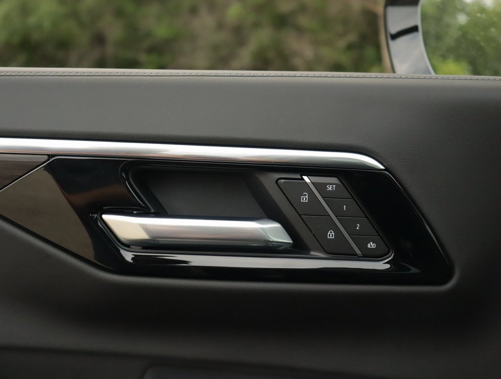2025 Chevrolet Tahoe LT photo 28