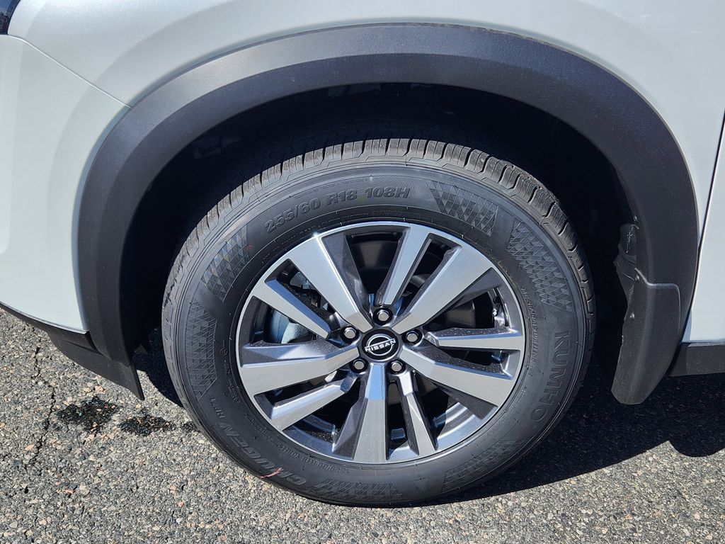 2025 Nissan Pathfinder SL photo 8