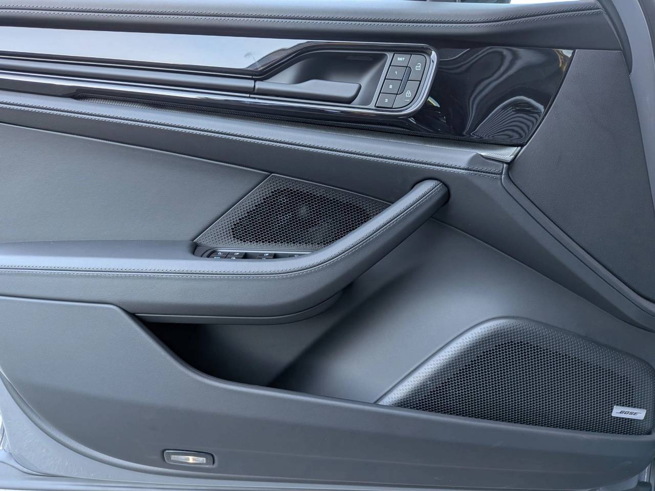 2026 Porsche Panamera E-Hybrid 4 photo 13