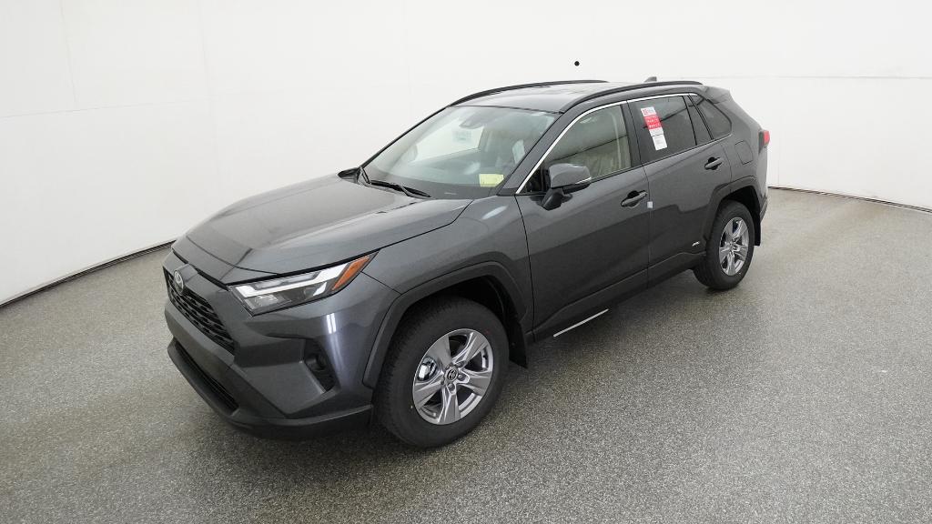2025 Toyota RAV4 XLE's photo