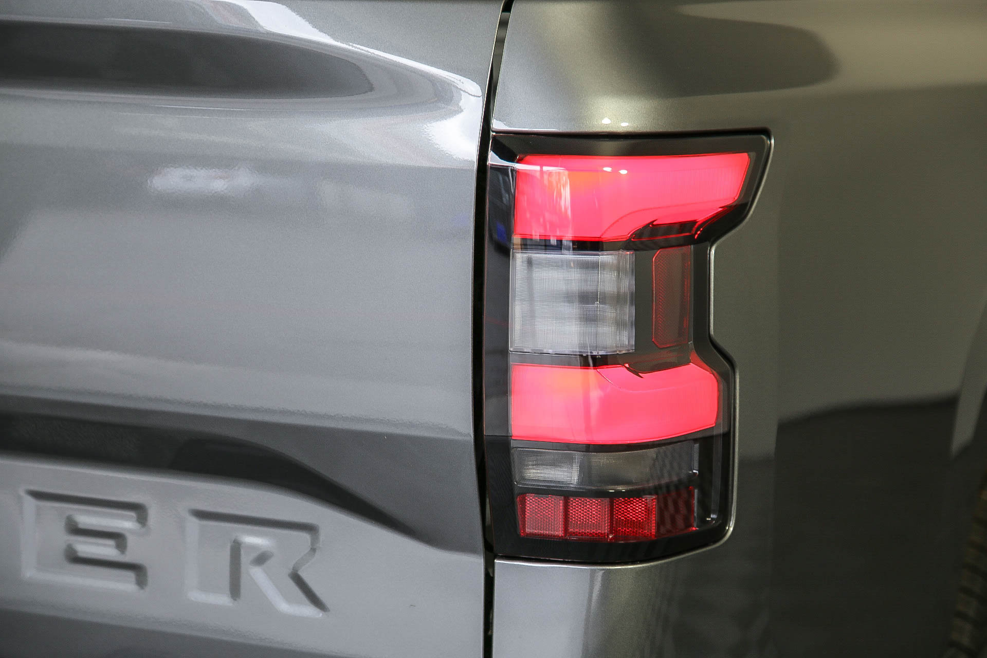 2025 Nissan Frontier SV photo 8