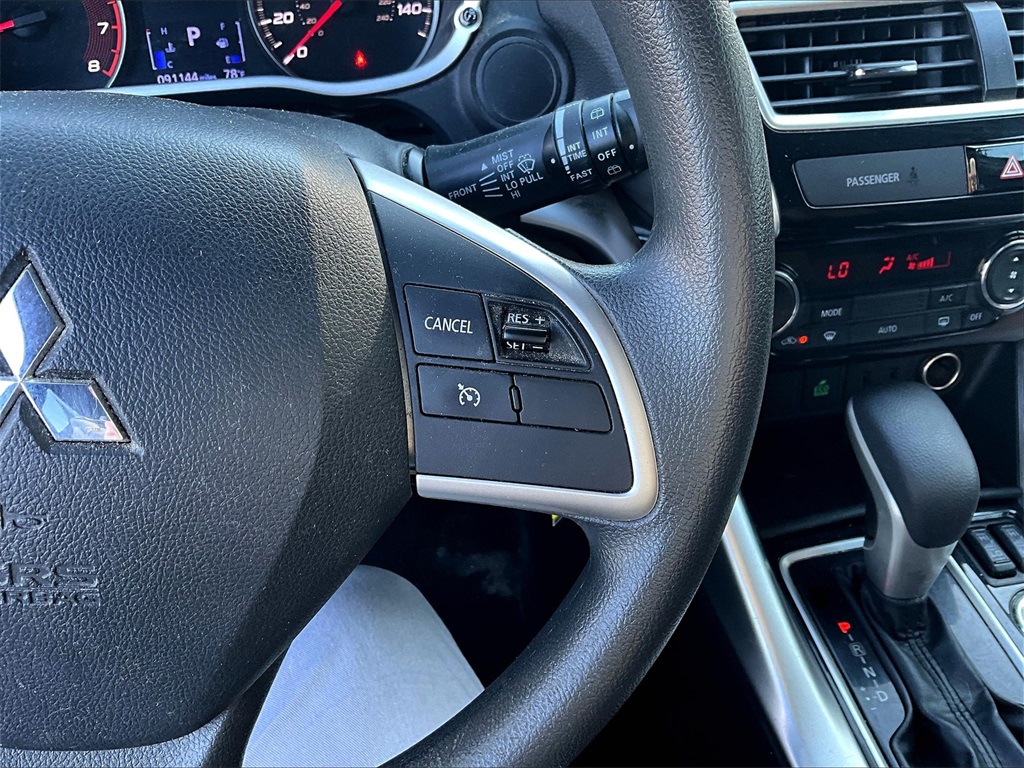 2020 Mitsubishi Eclipse Cross LE photo 23