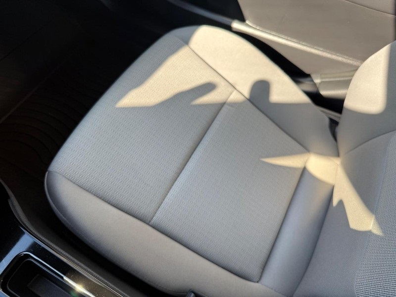 2024 Toyota Prius LE photo 27