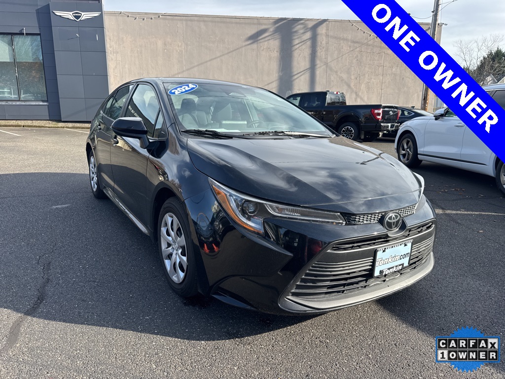 2024 Toyota Corolla LE's photo