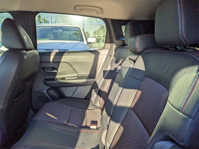 2026 Nissan Kicks SR photo 9