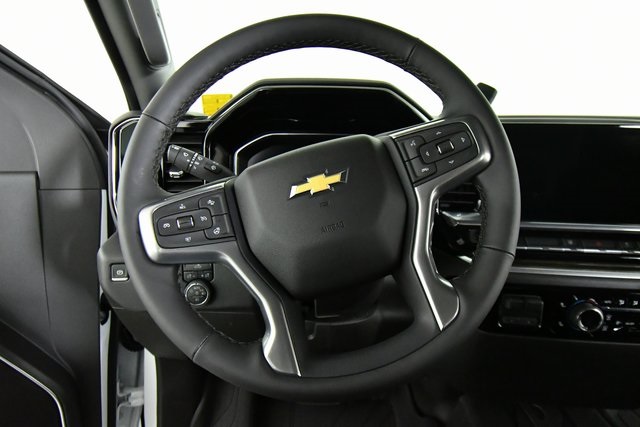 2025 Chevrolet Silverado 3500HD LT photo 2