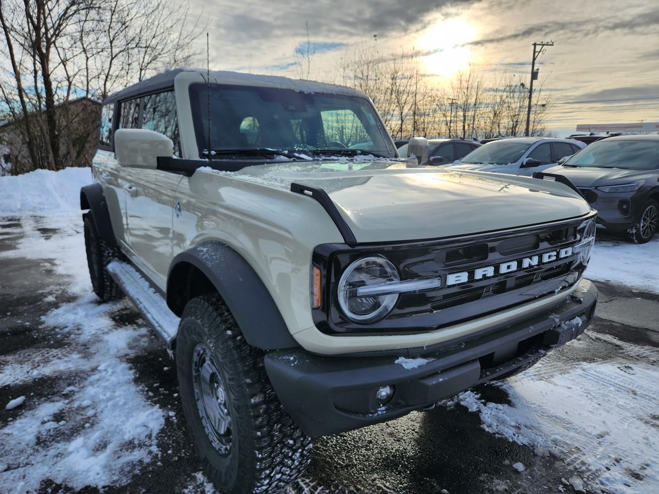 2025 Ford Bronco 4-Door Outer Banks's photo