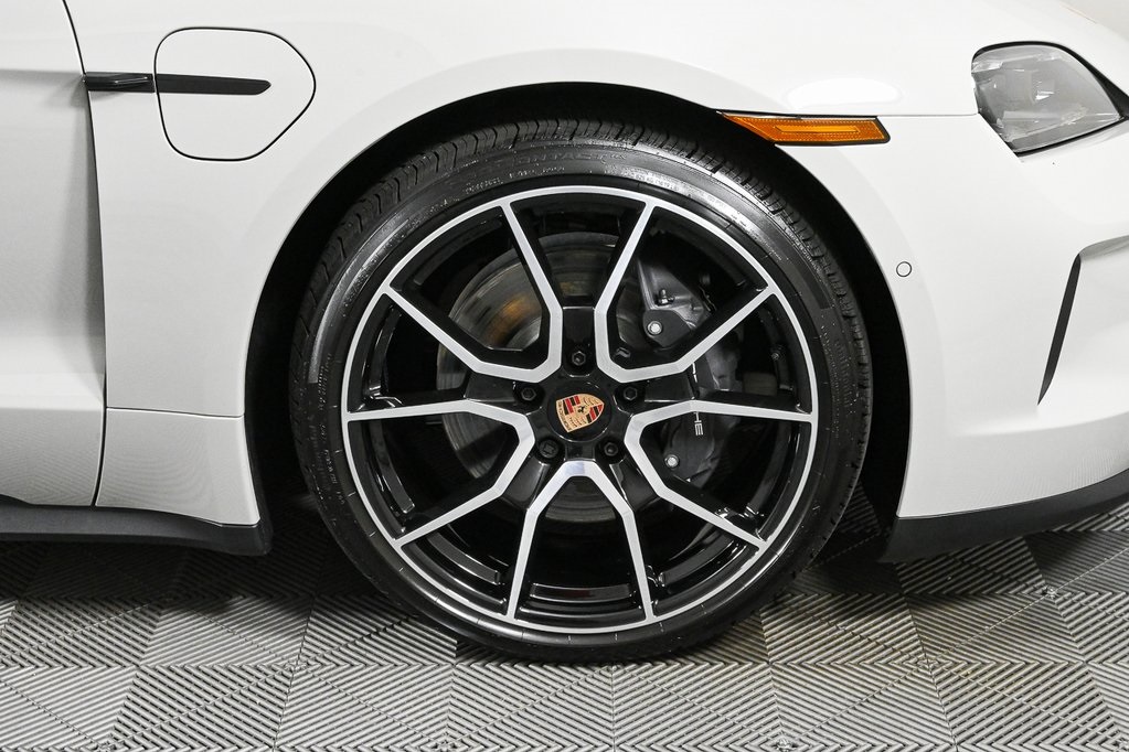 2026 Porsche Taycan 4 photo 37