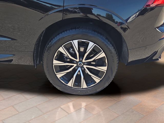 2025 Volvo XC60 B5 Plus photo 22