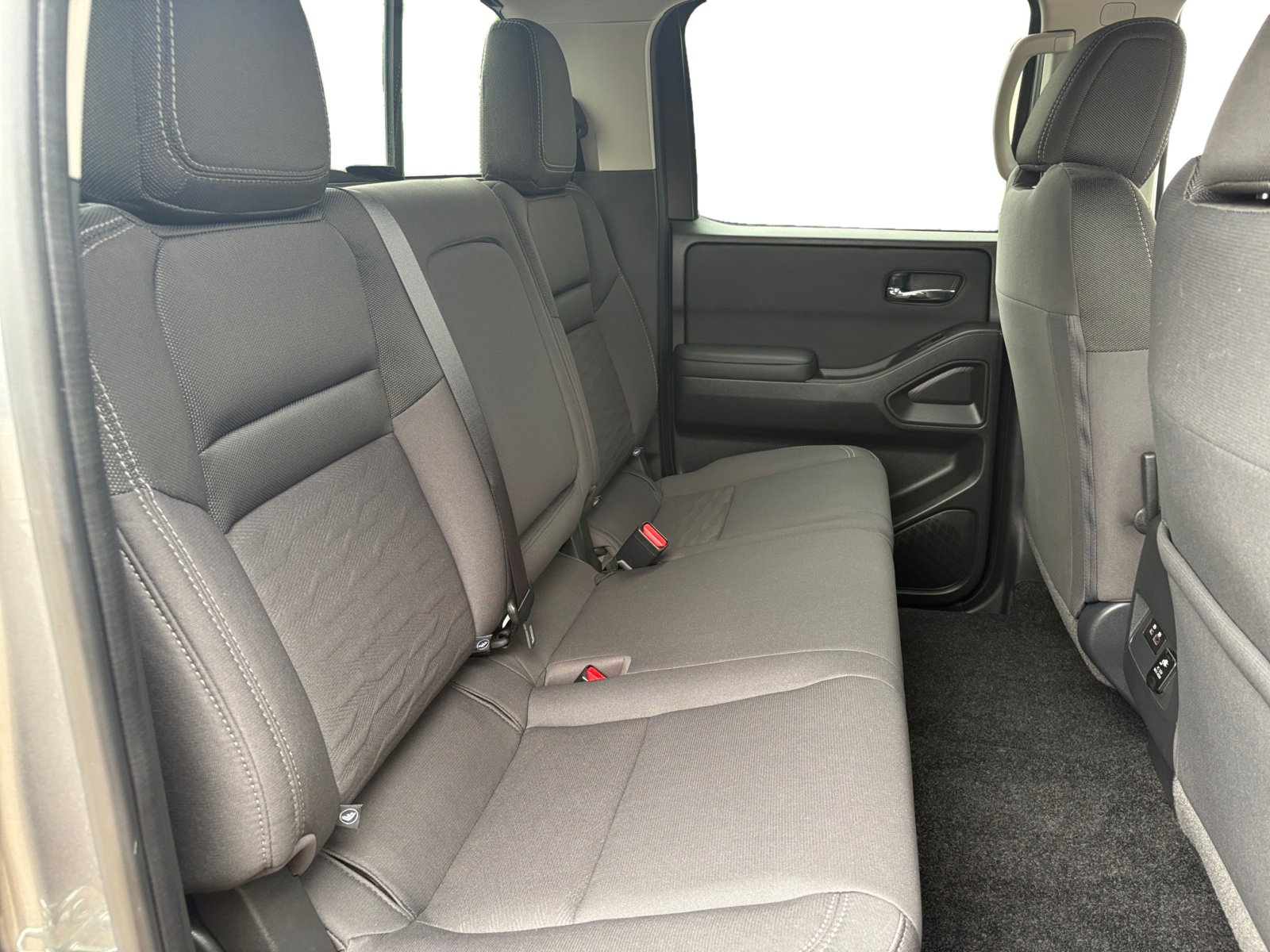 2024 Nissan Frontier SV photo 32