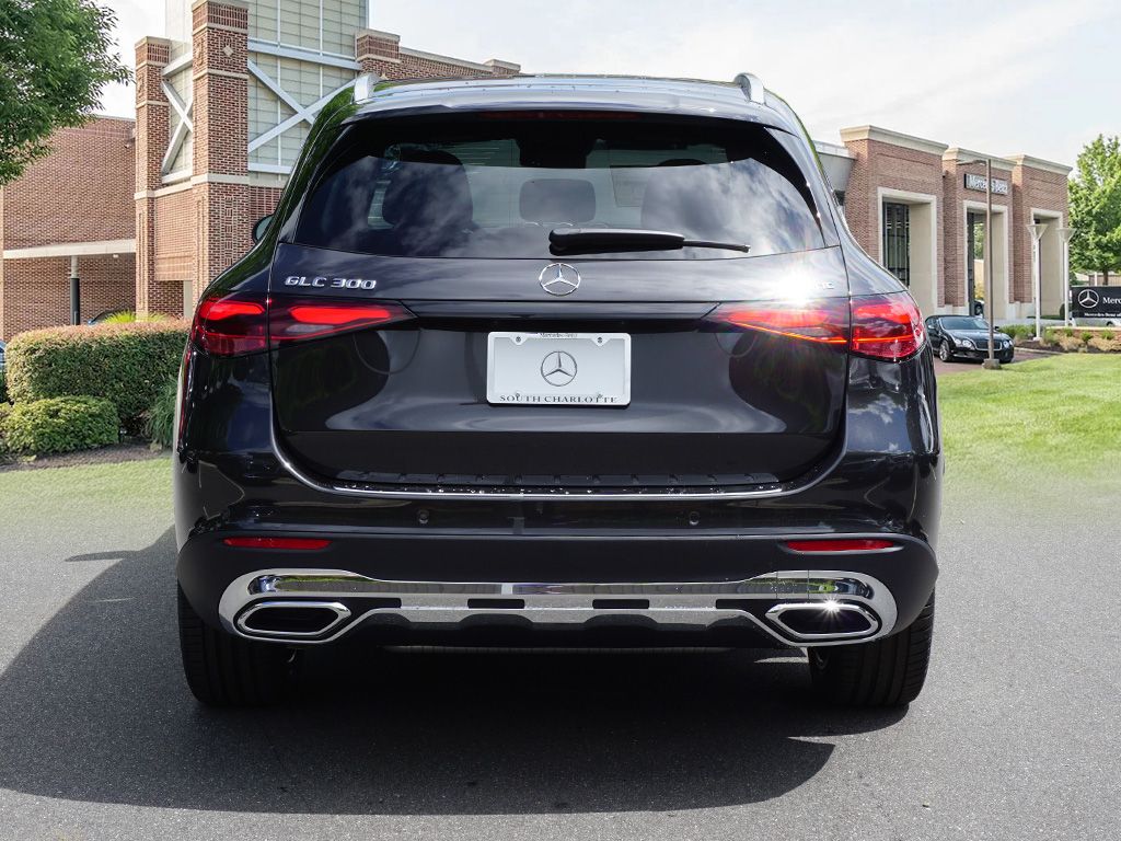 2025 Mercedes Benz GLC 300 4MATIC photo 3