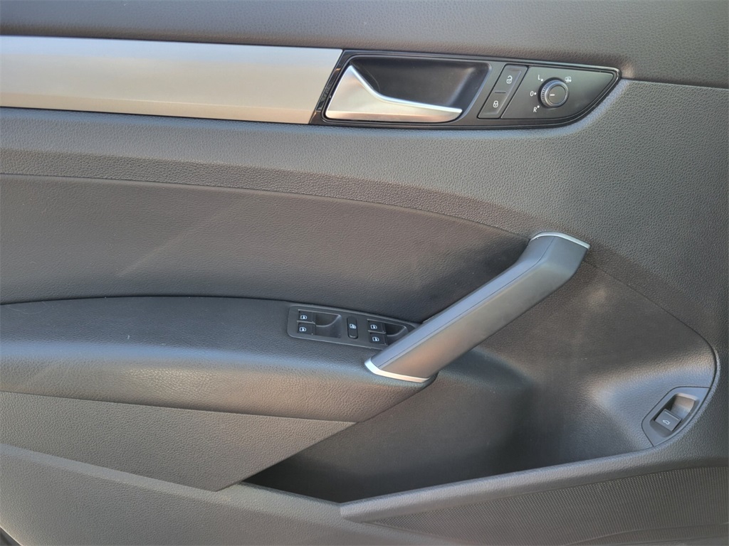 2020 Volkswagen Passat 2.0T SE photo 13