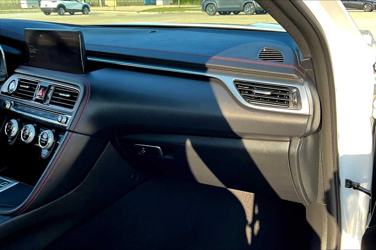 2023 Genesis G70 3.3T photo 16