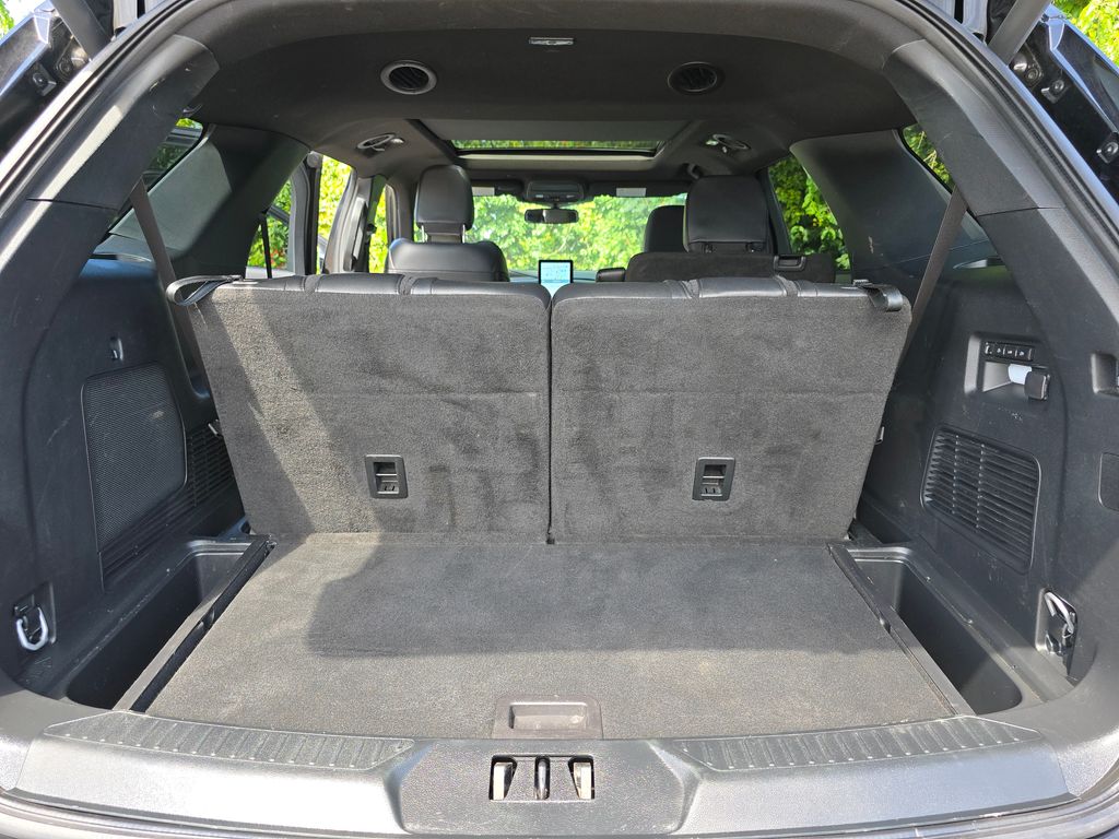 2023 Ford Explorer ST photo 18
