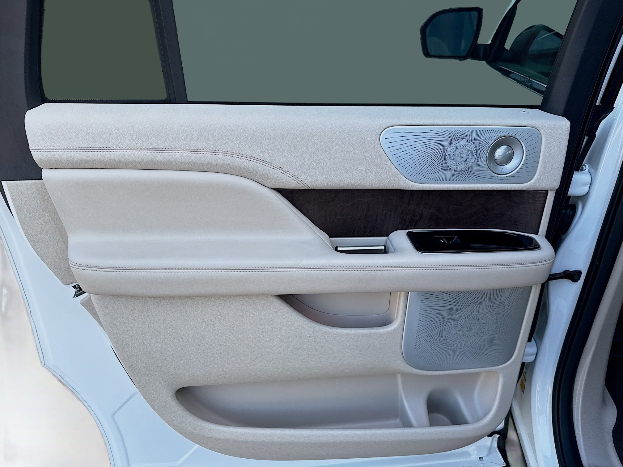 2021 Lincoln Navigator L Reserve photo 22