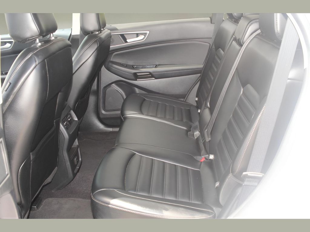 2020 Ford Edge SEL photo 11