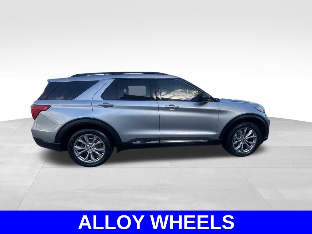 2022 Ford Explorer XLT photo 3