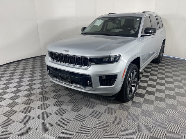 2021 Jeep Grand Cherokee Overland photo 2