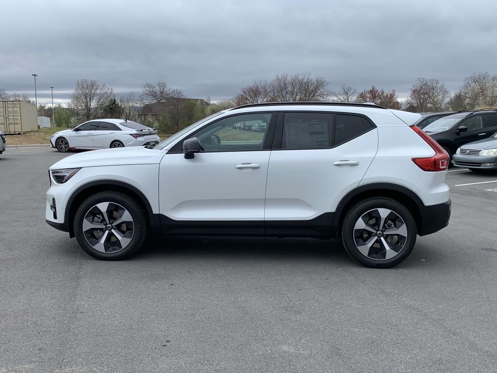 2025 Volvo XC40 AWD Plus photo 15