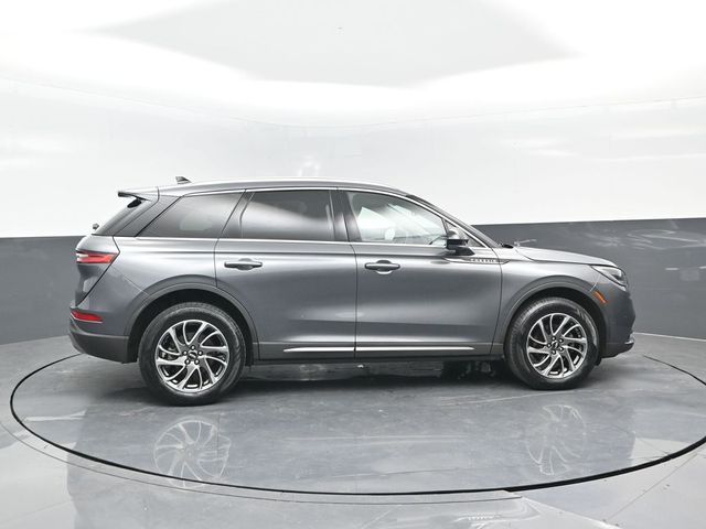 2022 Lincoln Corsair Standard photo 3