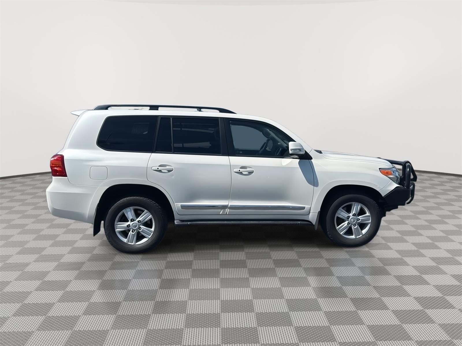 2013 Toyota Land Cruiser Base photo 6