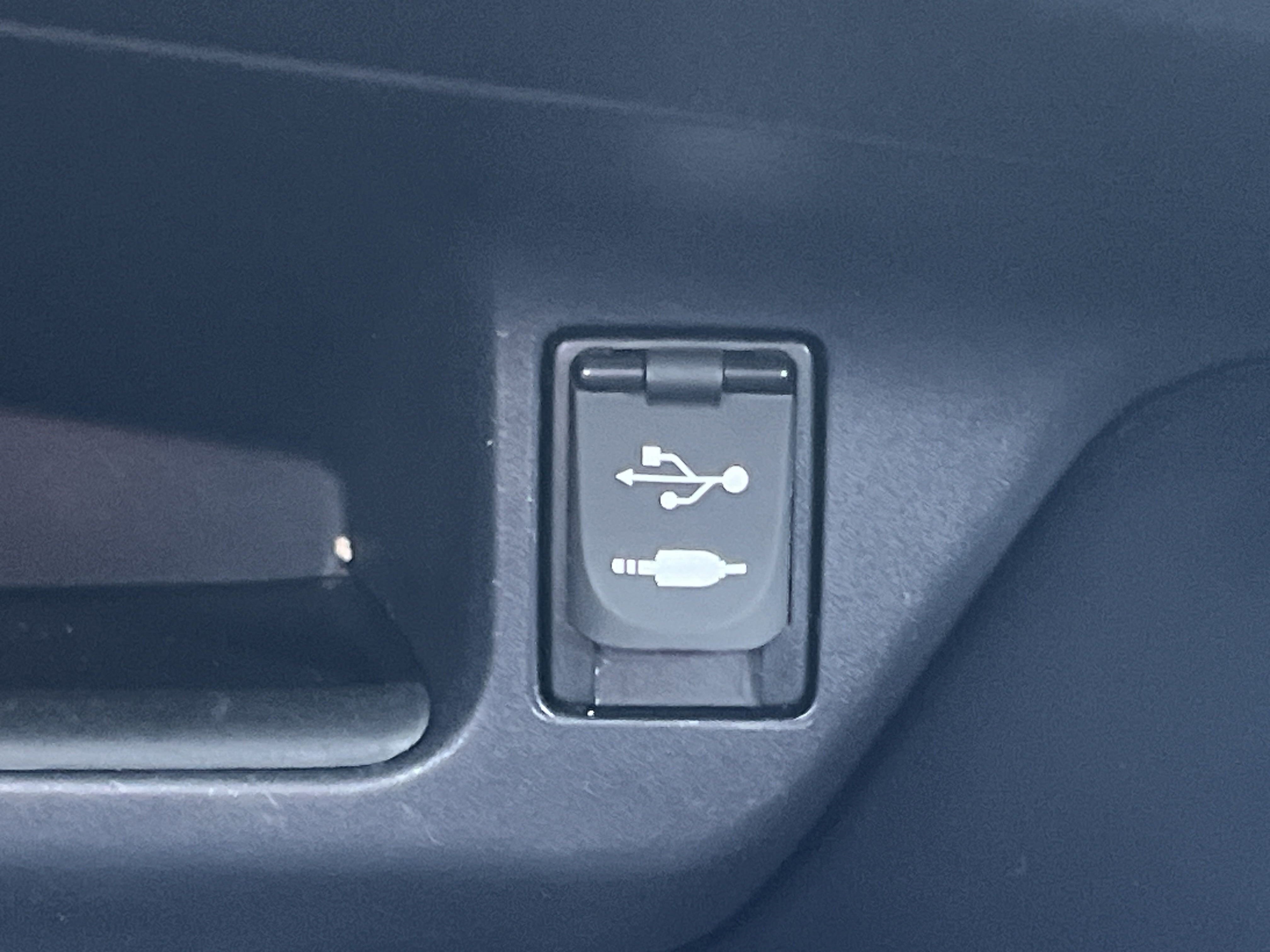 2018 Toyota C-HR XLE Premium photo 6