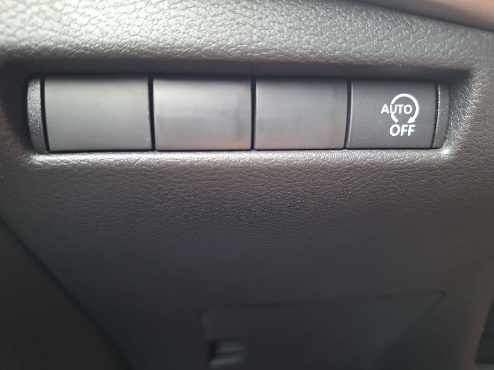 2026 Nissan Kicks SV photo 12