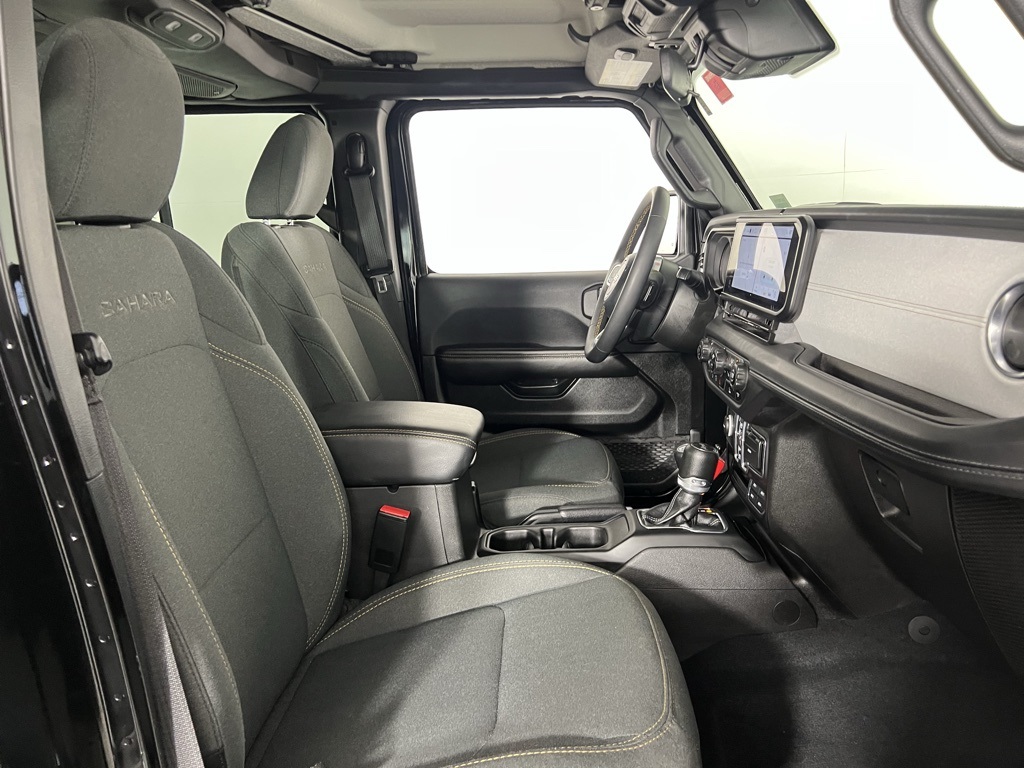 2024 Jeep Wrangler Sahara photo 28