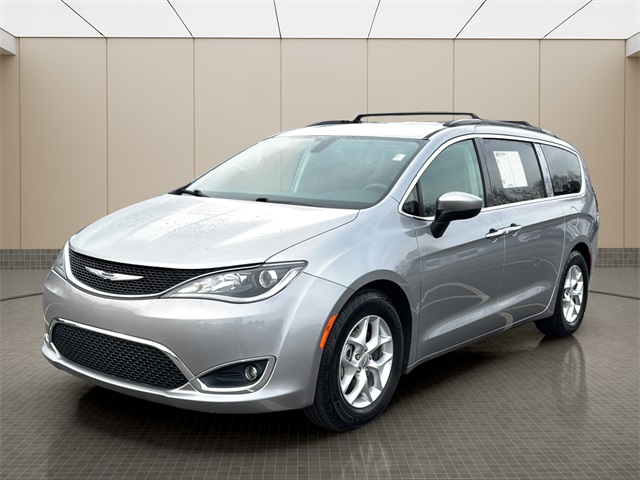2017 Chrysler Pacifica Touring Plus's photo
