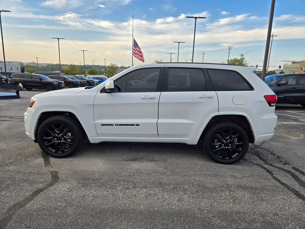 2022 Jeep Cherokee Laredo X photo 3